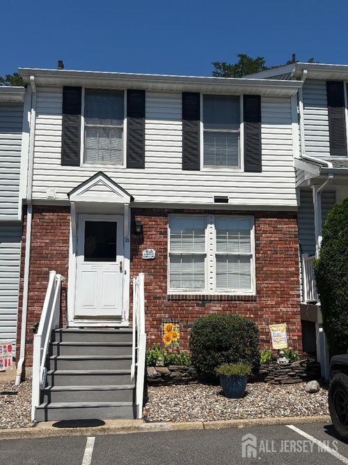 35 Dayna Ct, Perth Amboy, NJ, 08861-3060 | Card Image