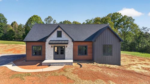 9041 Stonewall Rd, Appomattox, VA, 24522-6600 | Card Image