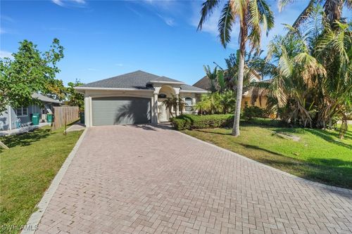 555 93rd Avenue N, NAPLES, FL, 34108 | Card Image