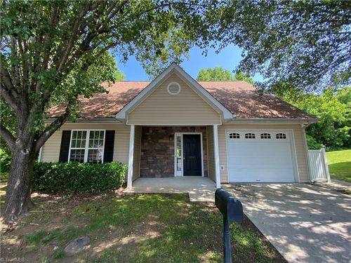 5865 Regents Village Dr, Winston Salem, NC, 27103-6071 | Card Image