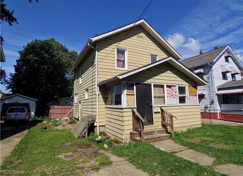 996 Burkhardt Ave, Akron, OH, 44301-1527 | Card Image