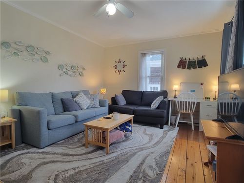 2-11 Hammond St, Newport, RI, 02840-6894 | Card Image