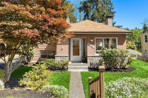 10208 23rd Avenue Ne, Seattle, WA, 98125 | Card Image