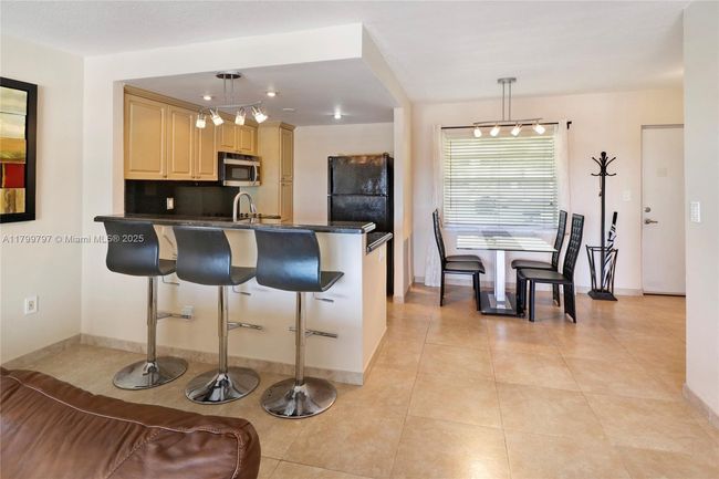 APT-403 - 220 Kings Point Dr, Condo with 1 bedrooms, 1 bathrooms and null parking in Sunny Isles Beach FL | Image 8