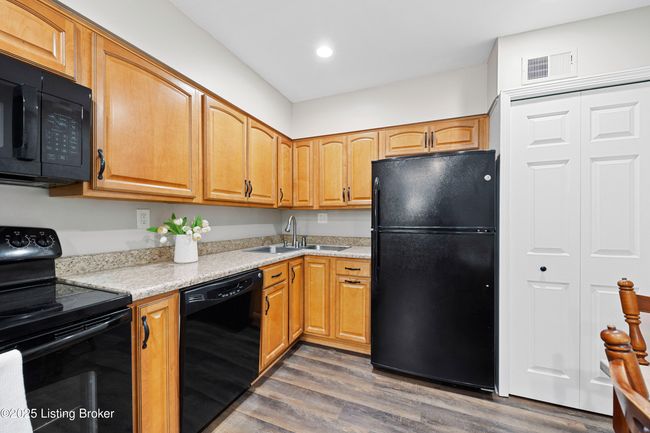 203 - 1600 Gardiner Ln, Condo with 2 bedrooms, 2 bathrooms and null parking in Louisville KY | Image 12