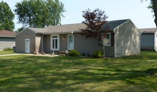 215 Ponderosa Dr, Forsyth, IL, 62535-9633 | Card Image