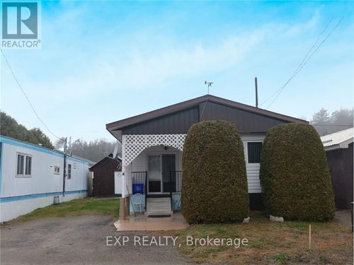 4 Centre St, Levack, ON, P0M2C0 | Card Image