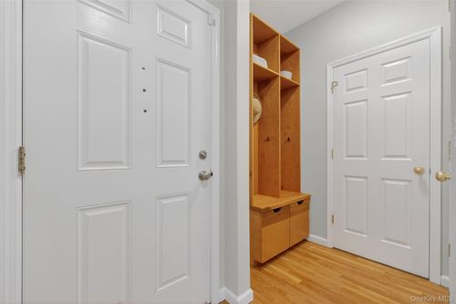 646 E Main St, Jefferson Valley, NY, 10535-1132 | Card Image