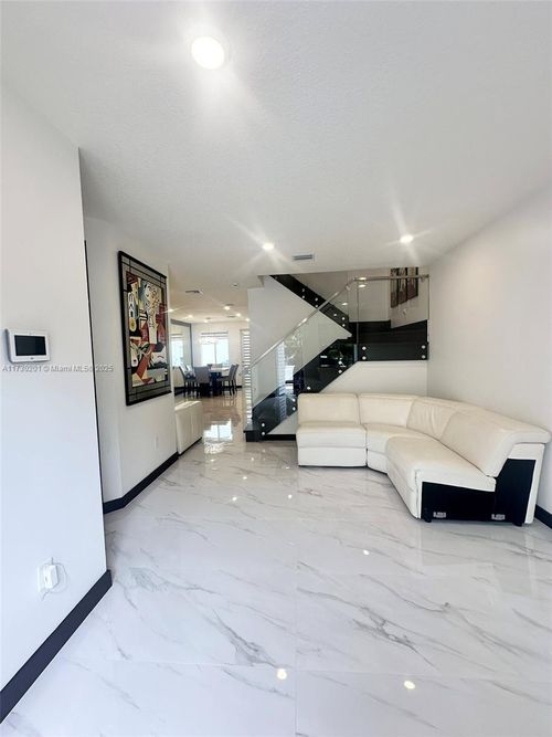 10414-10414 Nw 67th St, Doral, FL, 33178-4680 | Card Image