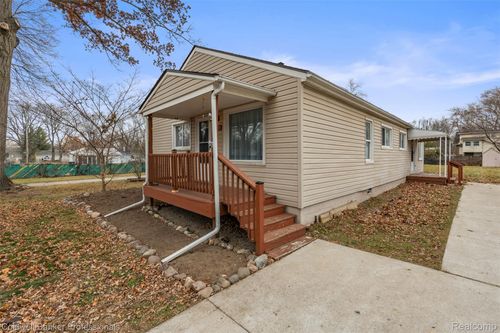 18288 Deering St, Livonia, MI, 48152-3792 | Card Image