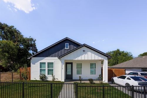 917 E Tucker St, Fort Worth, TX, 76104-1422 | Card Image