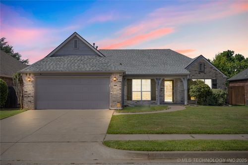 2103 W F Ct, Jenks, OK, 74037-2348 | Card Image