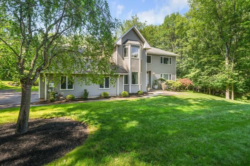 70 Hickory St, Blauvelt, NY, 10913-1911 | Card Image