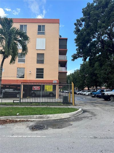 1111 - 1890 W 56th St, Condo with 3 bedrooms, 2 bathrooms and null parking in Hialeah FL | Image 1