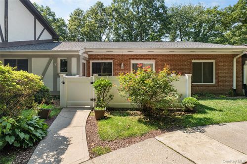 26 Birchwood Rd, Medford, NY, 11763-1251 | Card Image