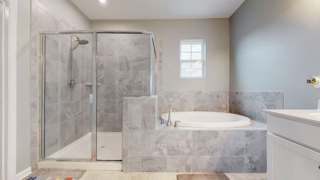 Soaking tub and large shower with built in bench seat | Image 30