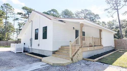 639 E Chatham St, Newport, NC, 28570-7970 | Card Image