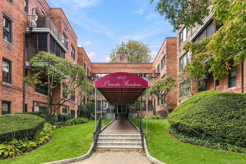 2k-1015 Old Post Rd, Mamaroneck, NY, 10543-3928 | Card Image