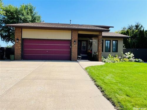 330 Cowie Cres, Swift Current, SK, S9H4V3 | Card Image