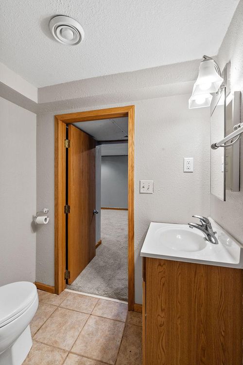 4346 Jasper Dr, Eagan, MN, 55122-2040 | Card Image