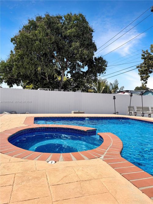 233 W 39th Pl, Hialeah, FL, 33012 | Card Image