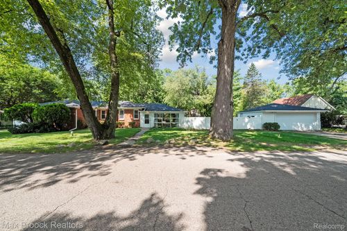 3142 Mapledale St, Commerce Twp, MI, 48382-4354 | Card Image