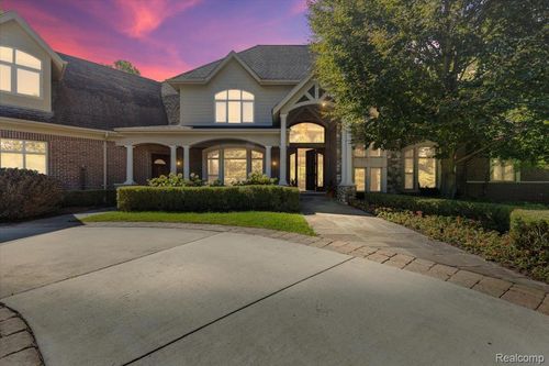 630 Sheldon Ct, Oakland Twp, MI, 48306-2167 | Card Image