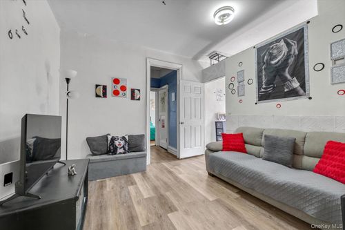 4e-550 Fort Washington Ave, New York, NY, 10033-2056 | Card Image