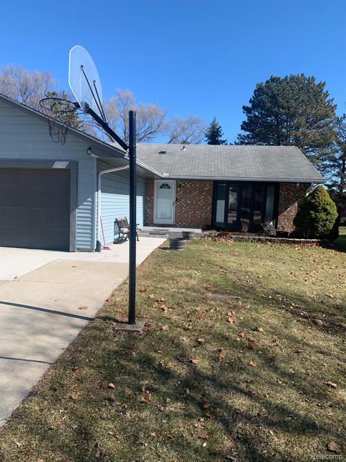 3426 Auburn Dr, Troy, MI, 48083-5751 | Card Image