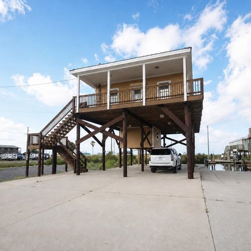 105 Foster Ln, Grand Isle, LA, 70358-9671 | Card Image