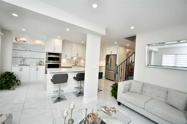 3231 Sharp Rd, House attached with 3 bedrooms, 4 bathrooms and 2 parking in Burlington ON | Image 8