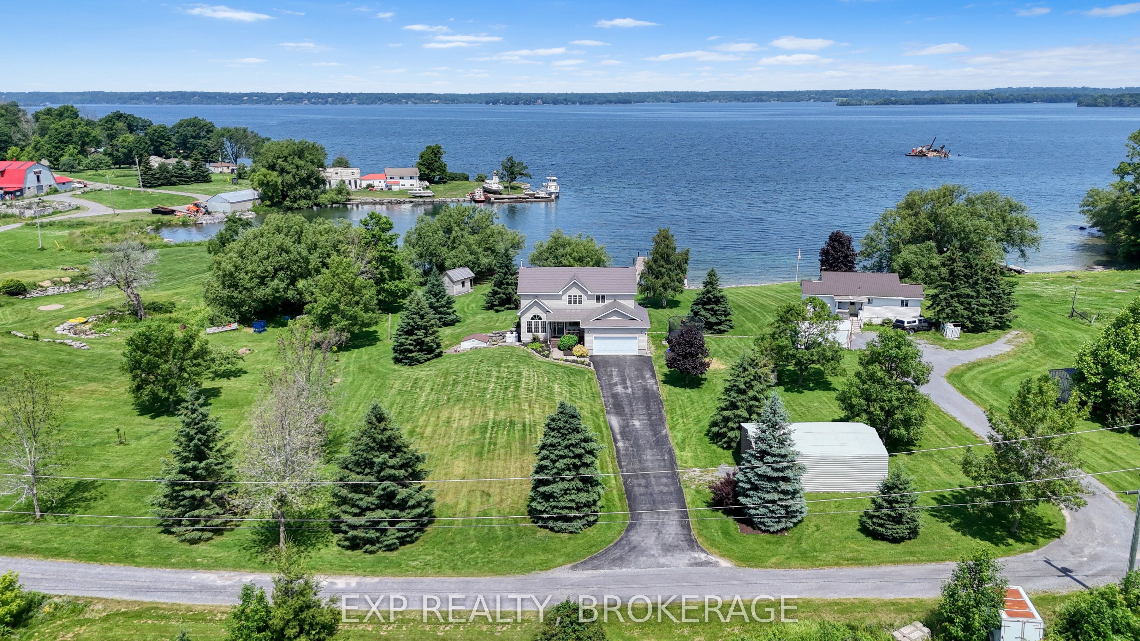 Residential in Frontenac Islands