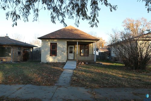 810 Locust St, Yankton, SD, 57078-3523 | Card Image
