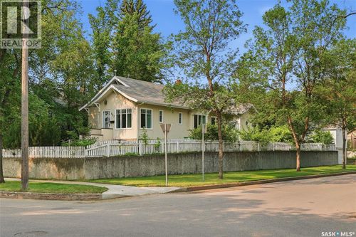 627 9th Ave N, Saskatoon, SK, S7K2Y6 | Card Image