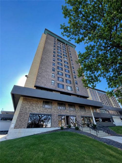 4d-700 E 8th St, Kansas City, MO, 64106-1600 | Card Image