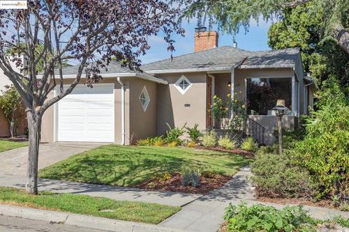 5318 Fleming Ave, Oakland, CA, 94619-3241 | Card Image