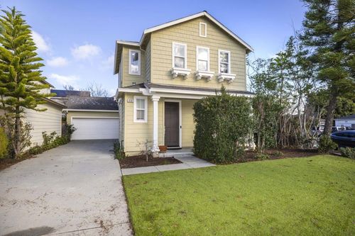 939 Oakes St, East Palo Alto, CA, 94303-2531 | Card Image