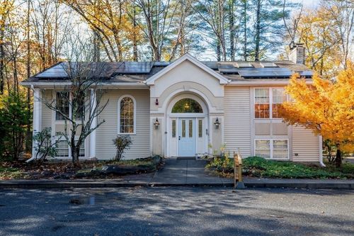 449 Berlin St, Clinton, MA, 01510-3922 | Card Image