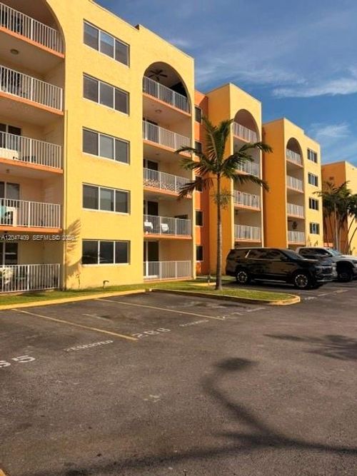 1517-6930 Nw 186th St, Hialeah, FL, 33015-3200 | Card Image