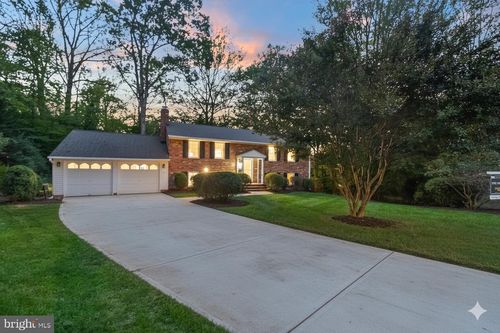 8929 Cheltonham Pl, ANNANDALE, VA, 22003-3911 | Card Image