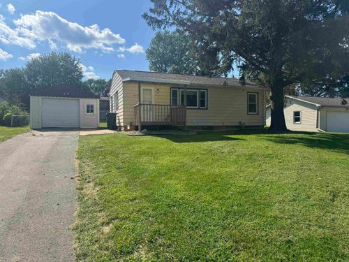626 Stanley St, Cedar Falls, IA, 50613-1515 | Card Image