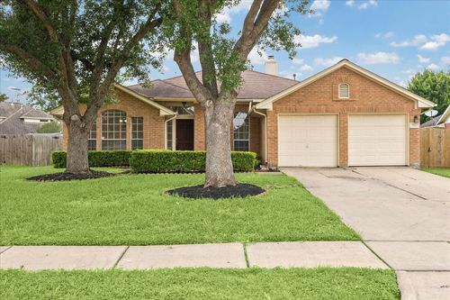 1906 Thistlecreek Ct, Fresno, TX, 77545-7517 | Card Image