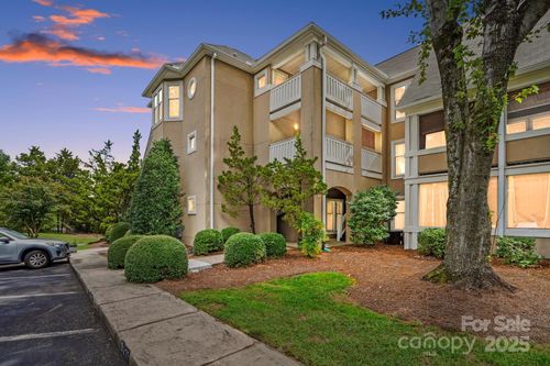 9225 Ravenwing Dr, Charlotte, NC, 28262-2449 | Card Image