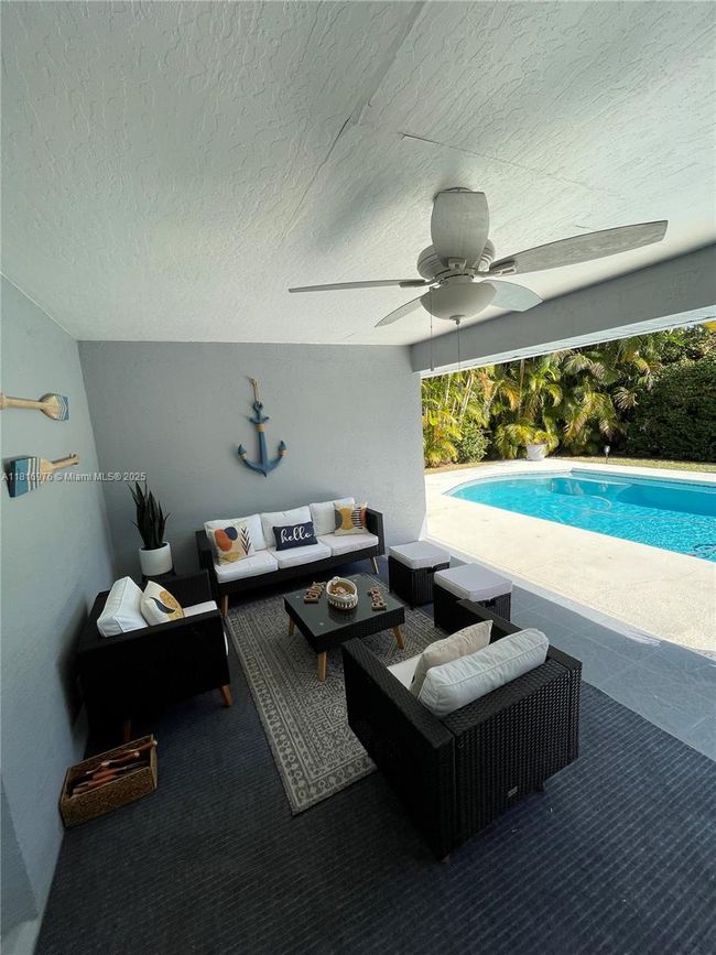 107 Paddock St, House other with 3 bedrooms, 2 bathrooms and null parking in Sebastian FL | Image 5