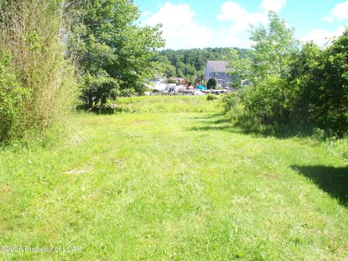 58 Old Lake Rd, Dallas, PA, 18612-3111 | Card Image