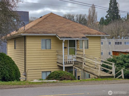 2435 S Walker St, Seattle, WA, 98144-4749 | Card Image