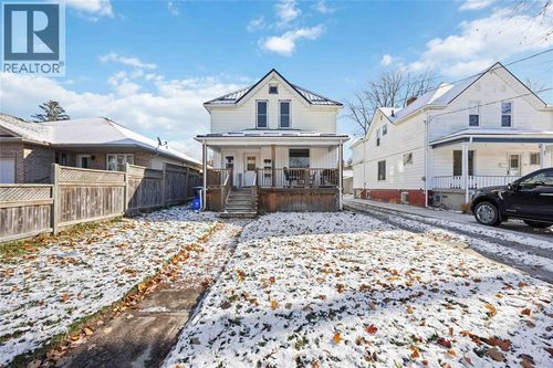 {{alt}} | Card Image