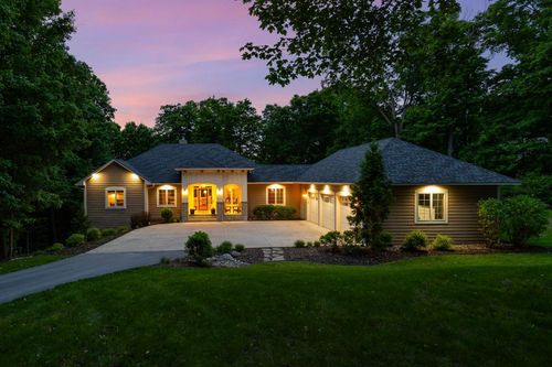 8580 Maple View Dr, Cologne, MN, 55322-9625 | Card Image