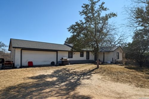 311 Renfro Dr, Devine, TX, 78016-2417 | Card Image