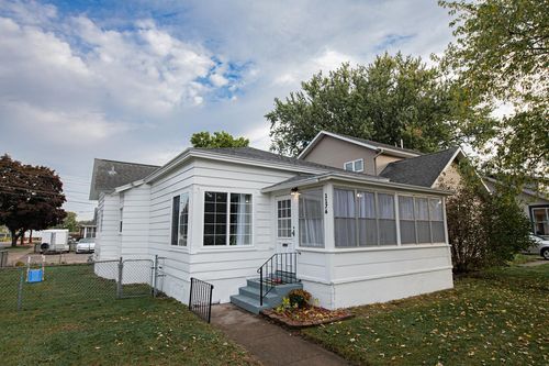 1176 W 4th St, Winona, MN, 55987-5139 | Card Image